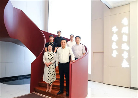 熱烈歡迎省委統(tǒng)戰(zhàn)部張部長(zhǎng)一行蒞臨客來(lái)福家居股份有限公司指導(dǎo)工作！